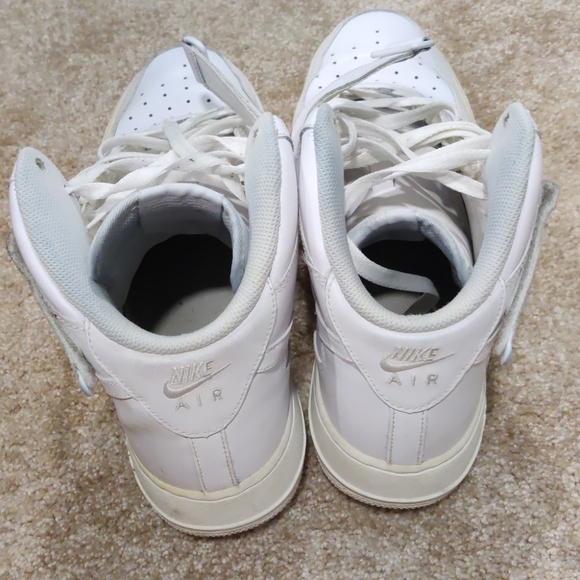 Air Forces - Picture 3 of 3